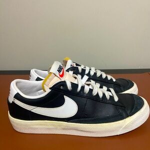Mens 6 Womens 7.5 Nike Blazer Low 77’ Vintage Black & white
